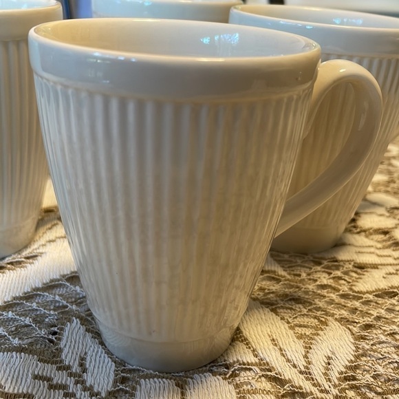🎉HOST Pick🎉 Wedgwood Windsor England  Ribbed Expresso Cups In Ivory Set of 4 - Picture 2 of 7